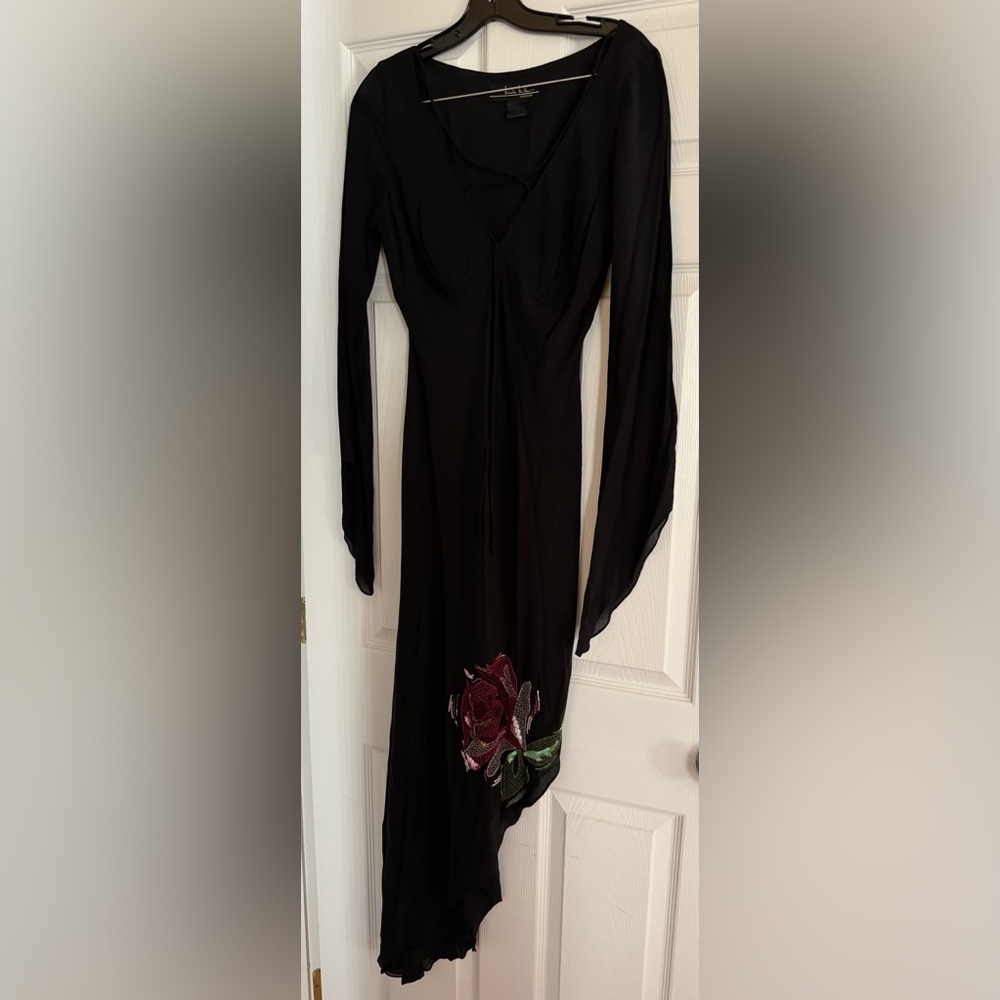Nicole Miller Black V-Neck Bishop Sleeve Gown. Size 8